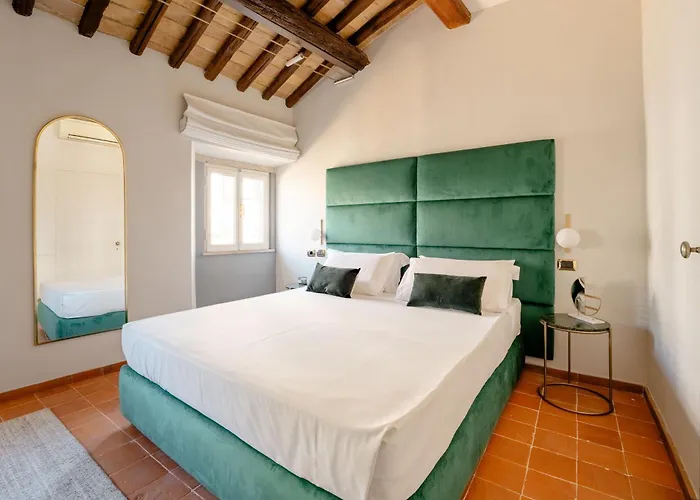 Apartment Giulia Penthouse - 5 Min Piazza Navona *