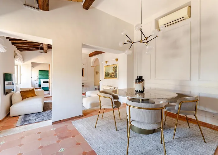 Apartment Giulia Penthouse - 5 Min Piazza Navona Rom